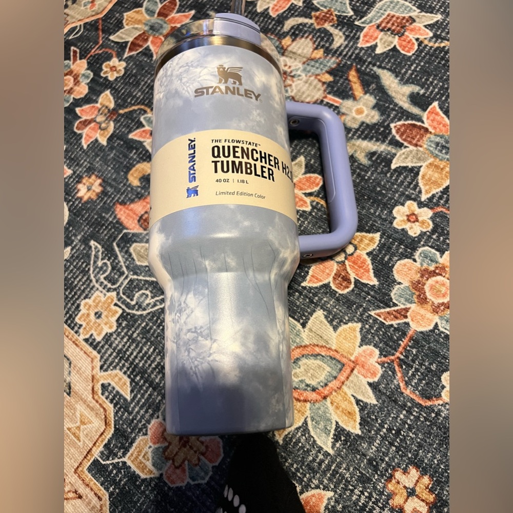 NWT Stanley 40 oz Stainless Steel H2.0 FlowState Quencher
TumblerinOcean Tie Dye